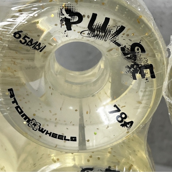 Atom Pulse Glitter outdoor roller skate wheel -65mm x 37mm - Picture 3 of 3